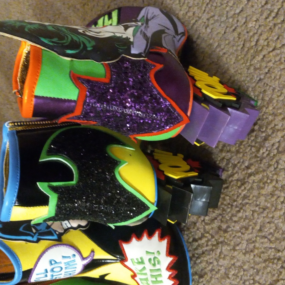 Batman and Joker Deadly Duo ankle boots, a size 10 & a size 11 - Picture 10 of 13